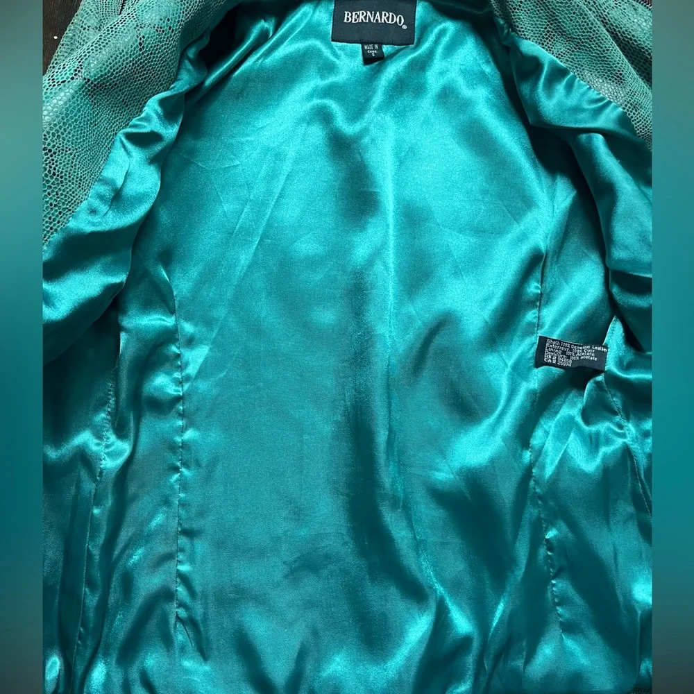SOLD‼️BERNARDO GENUINE LEATHER JACKET BLUE PYTHON SNAKE PRINT POCKETS SILK - Picture 6 of 9